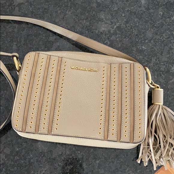 Michael Kors Handbags - Michael Kors crossbody purse